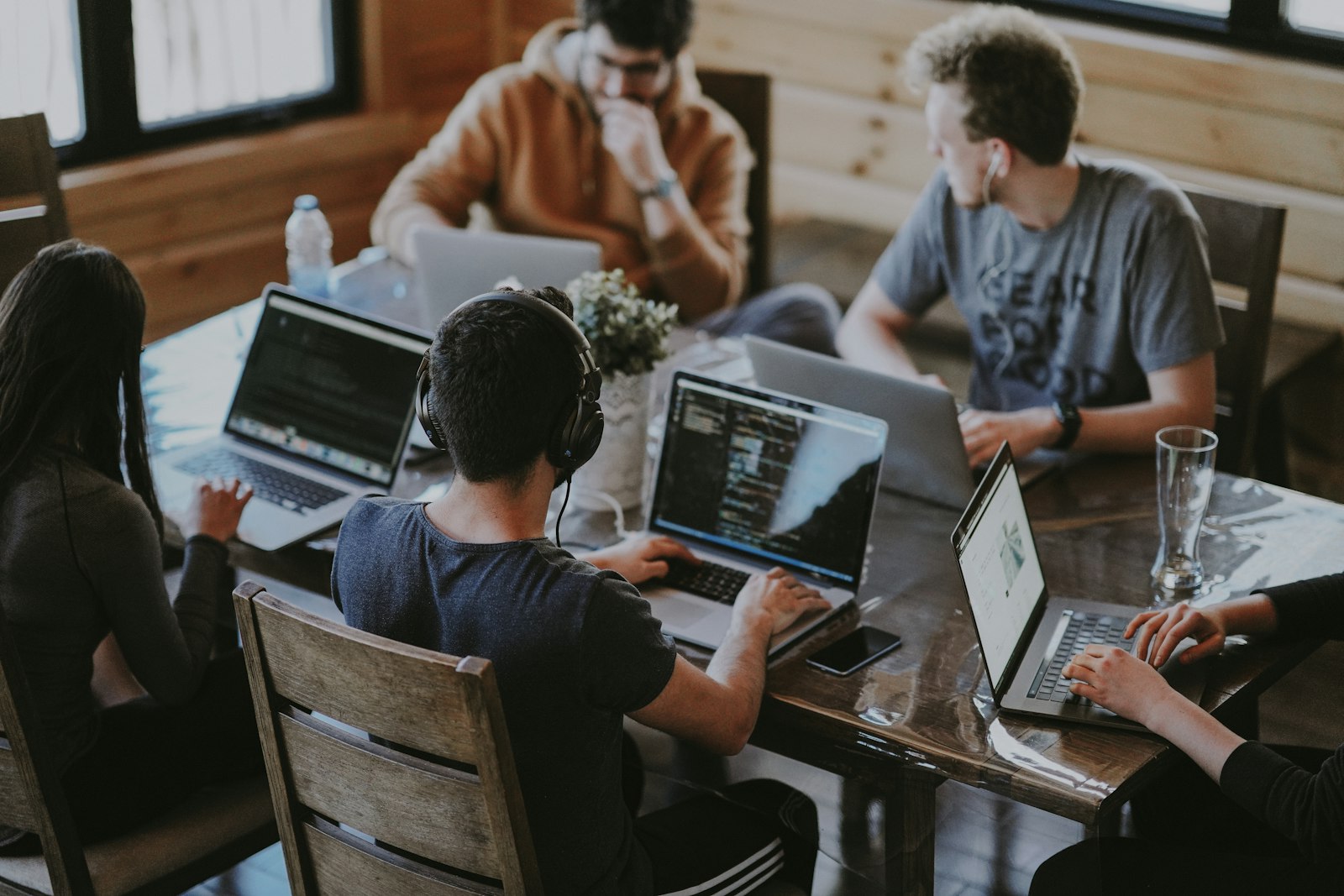 El equipo en su nueva oficina